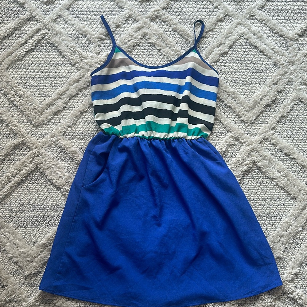 Lightweight summer dress with pockets